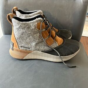 Sorrel waterproof snow boots. Womens size 7. Great condition.